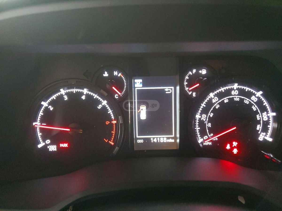 Toyota 4 Runner - фото 9