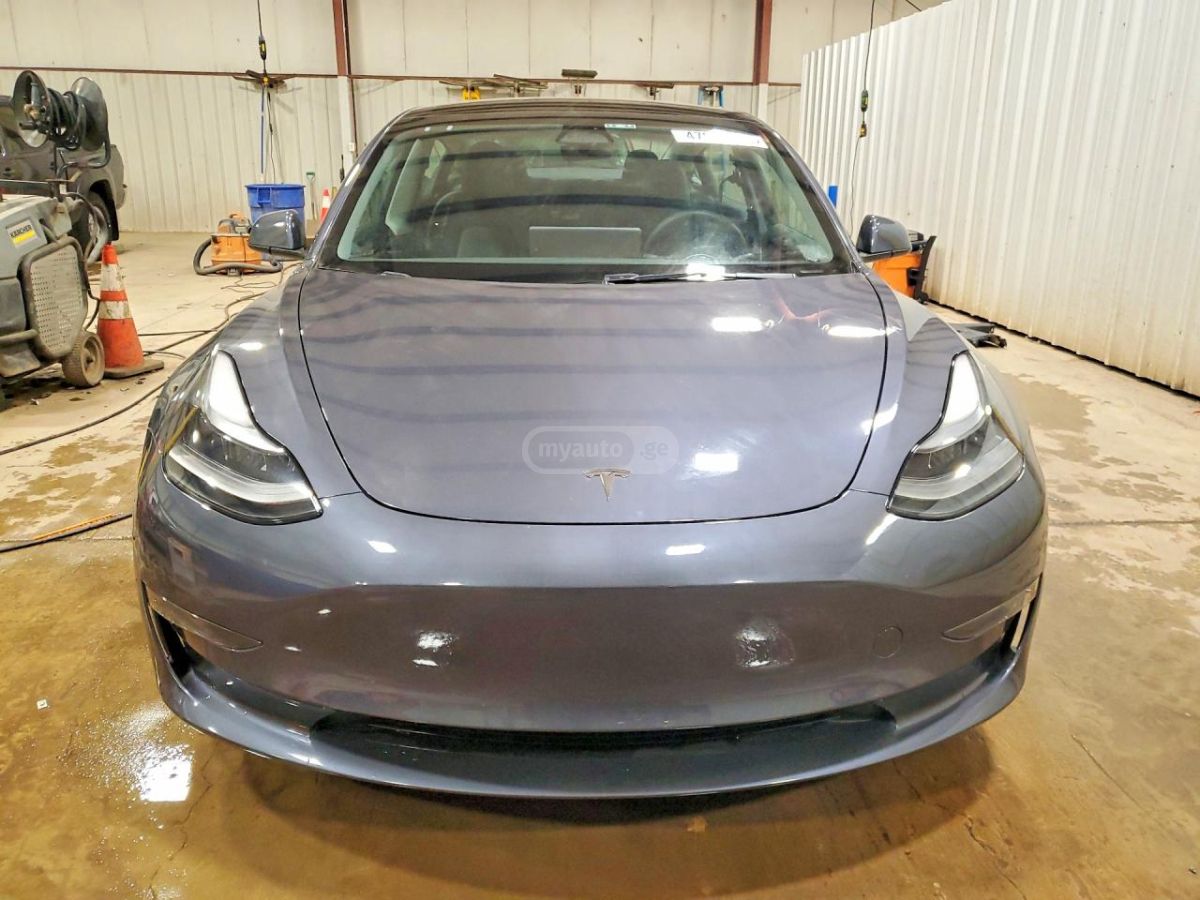 Tesla Model 3 - фото 4