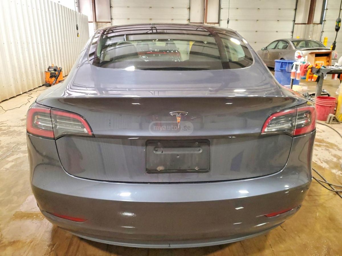 Tesla Model 3 - фото 6