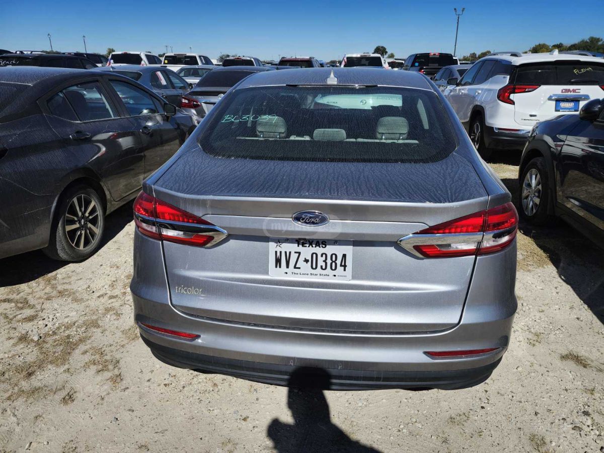 Ford Fusion - фото 4