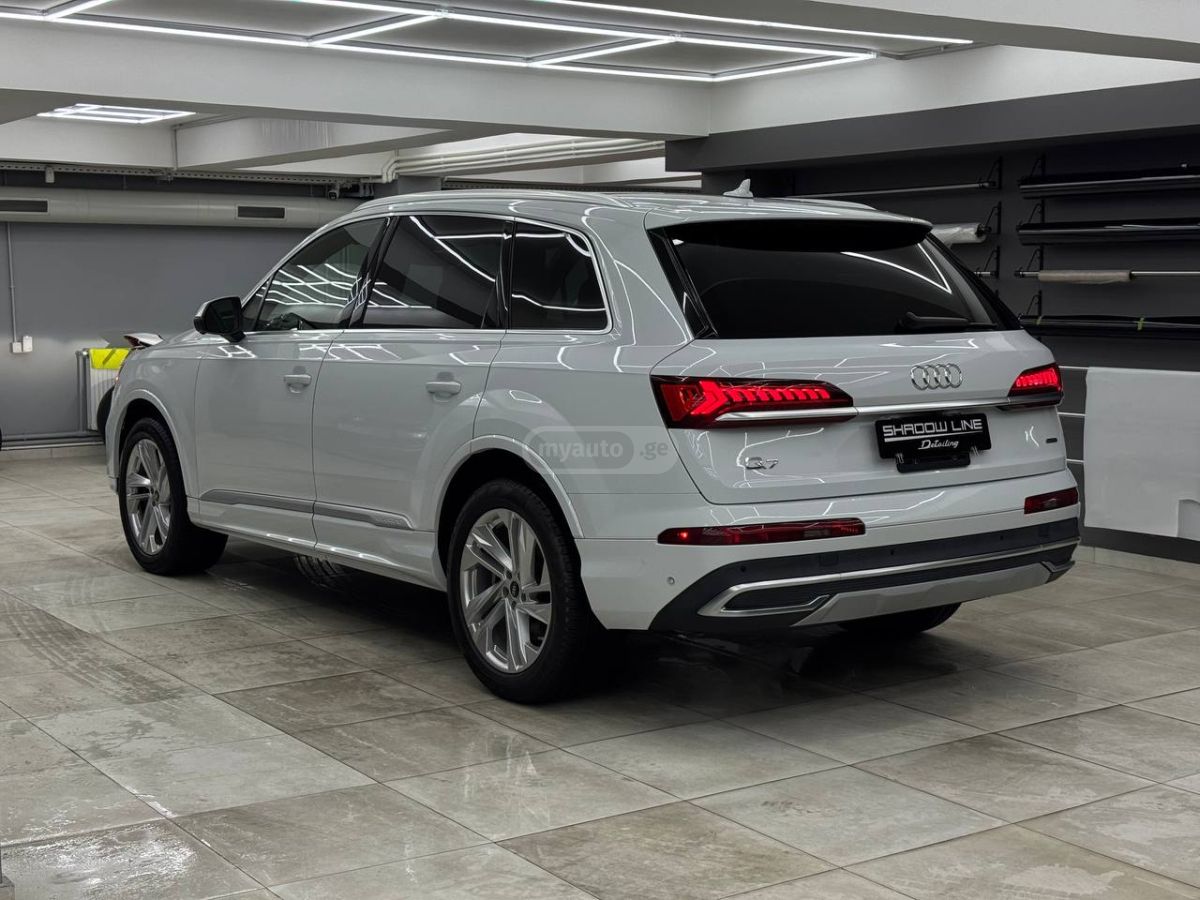 Audi Q7 - фото 5