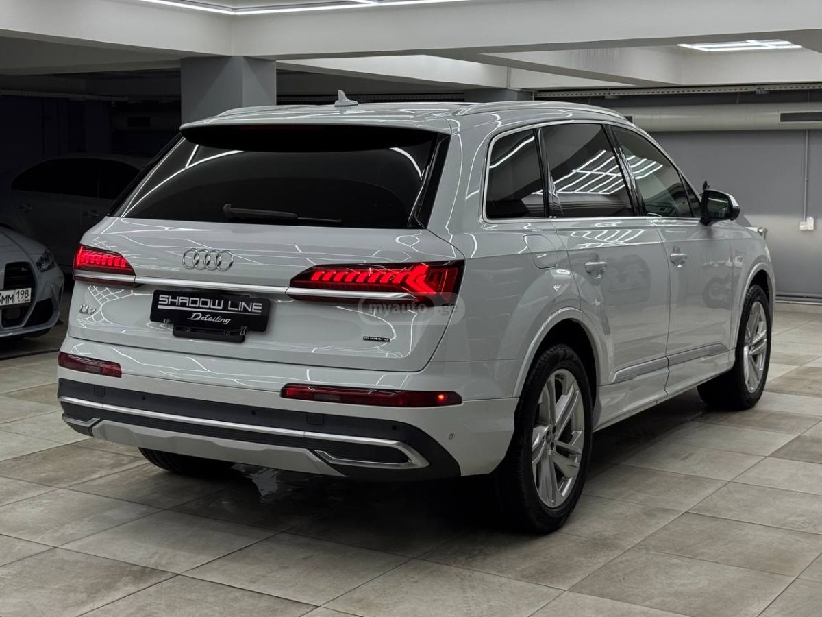 Audi Q7 - фото 7