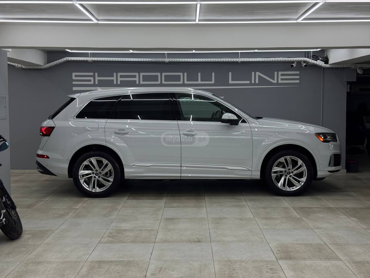 Audi Q7 - фото 8