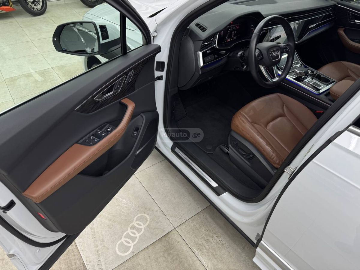 Audi Q7 - фото 9