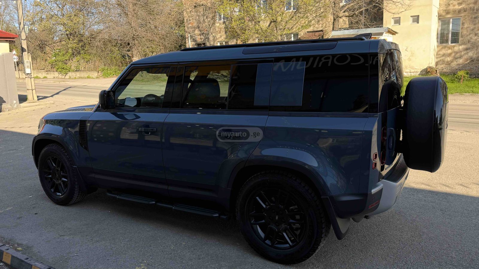 Land Rover Defender 110 2025 — миниатюра 15