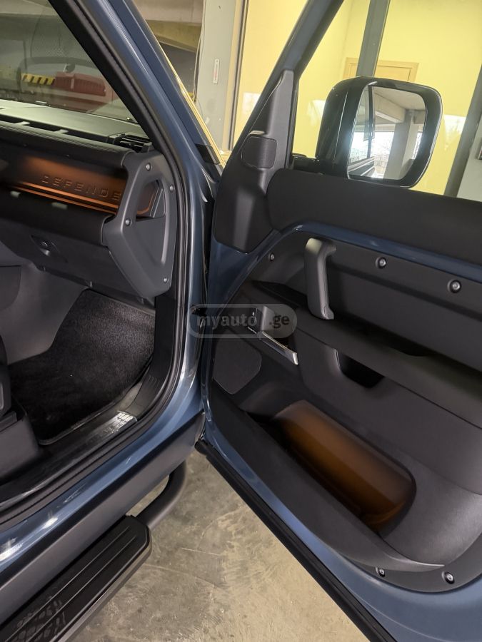 Land Rover Defender 110 2025 — миниатюра 8