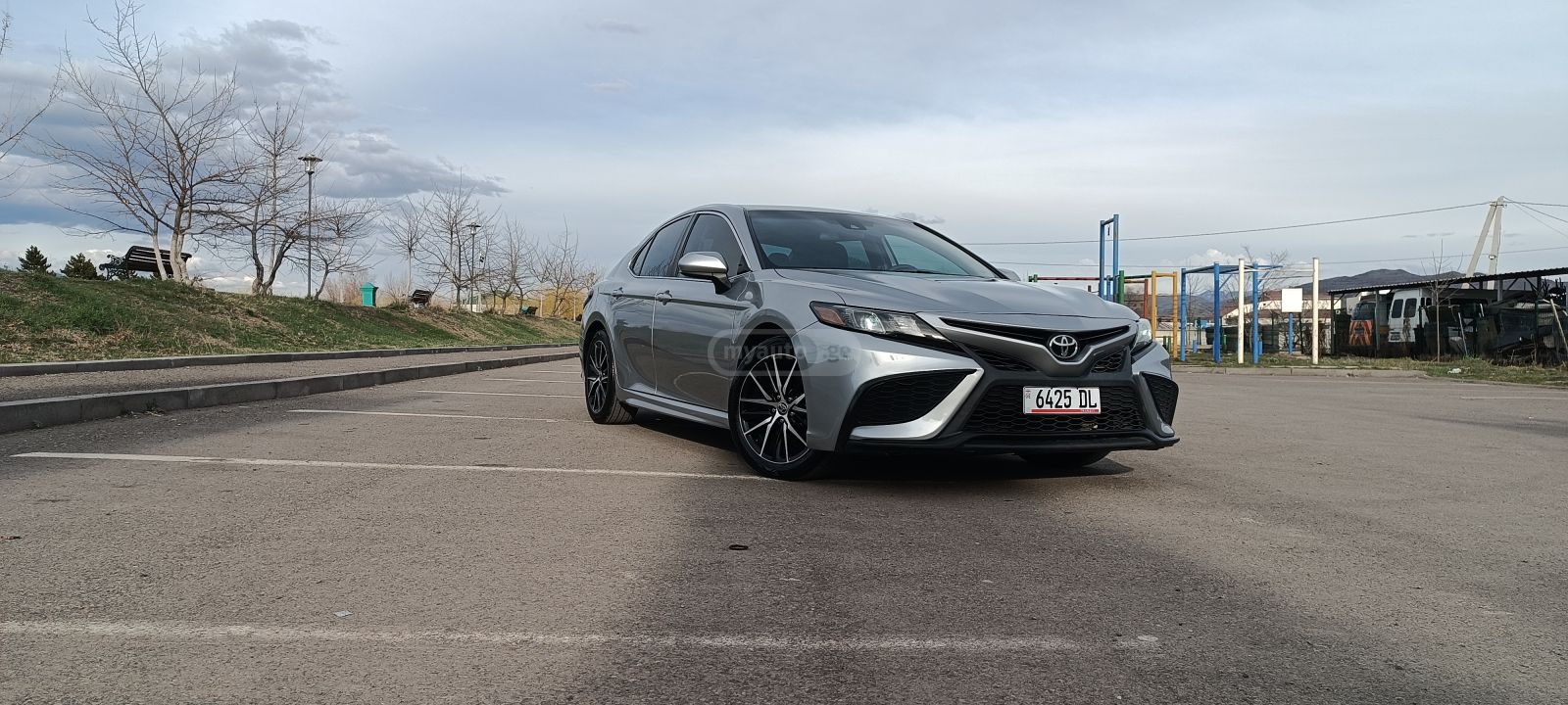 Toyota Camry - фото 1