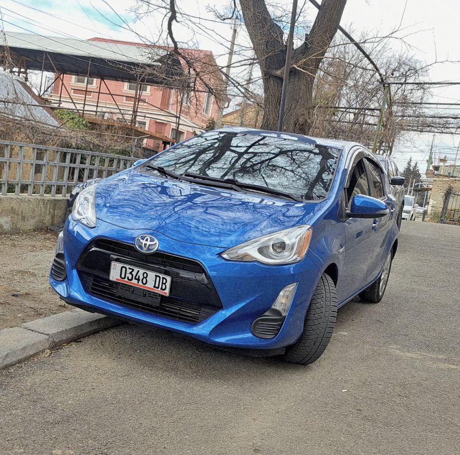 Toyota Prius C - фото 13
