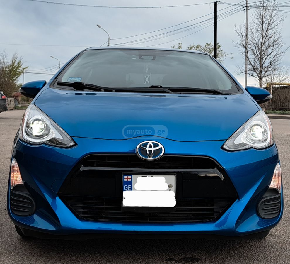 Toyota Prius C - фото 4