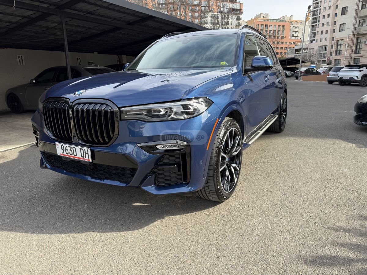 BMW X7 - фото 1