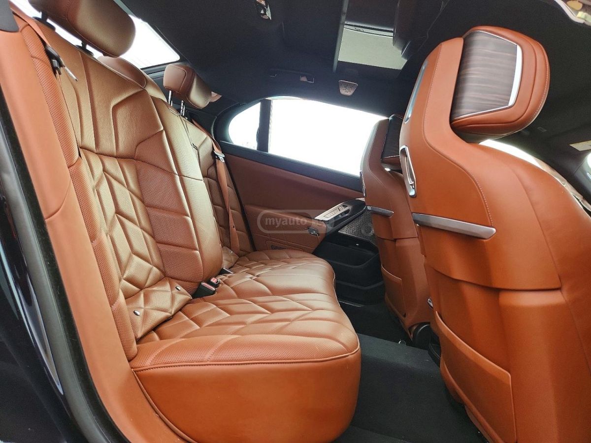 BMW 760 2024 — миниатюра 10