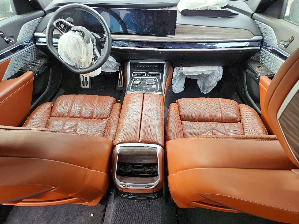 BMW 760 2024 — миниатюра 8