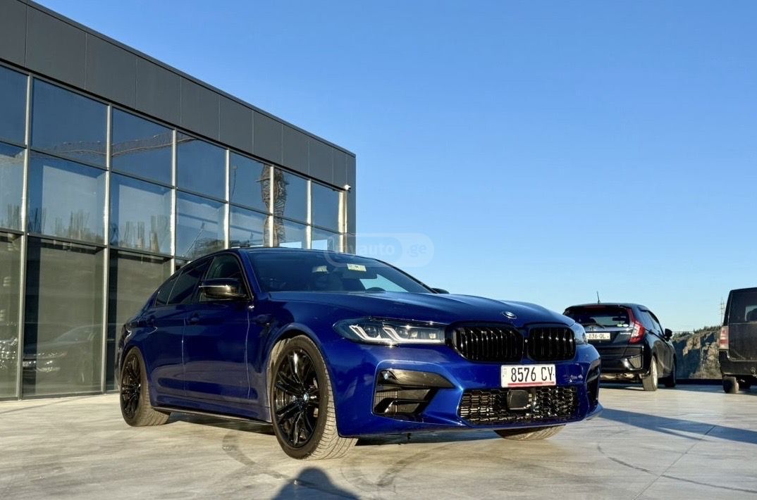 BMW M5 - фото 1