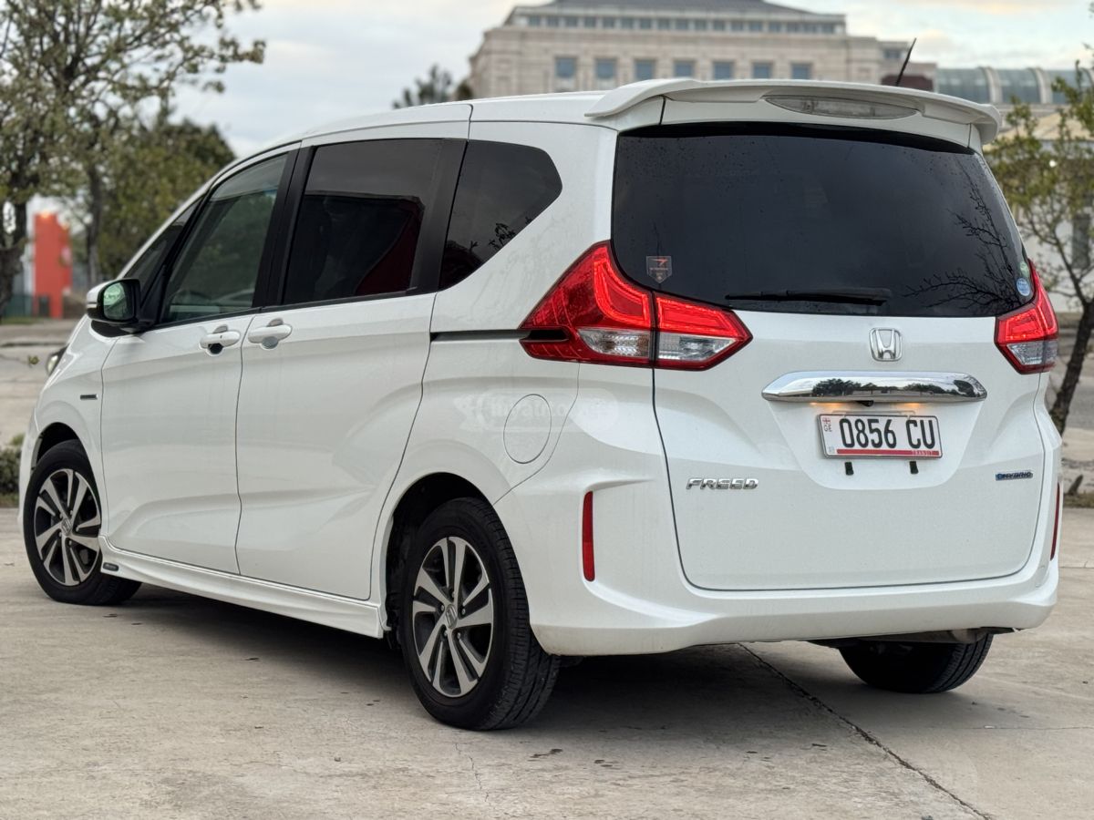 Honda Freed - фото 3