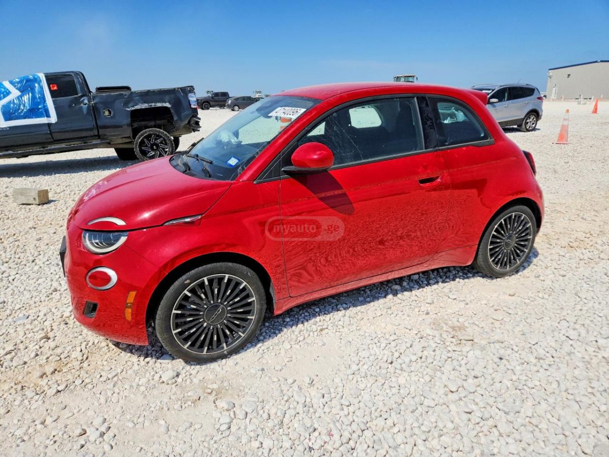 Fiat 500e - фото 1