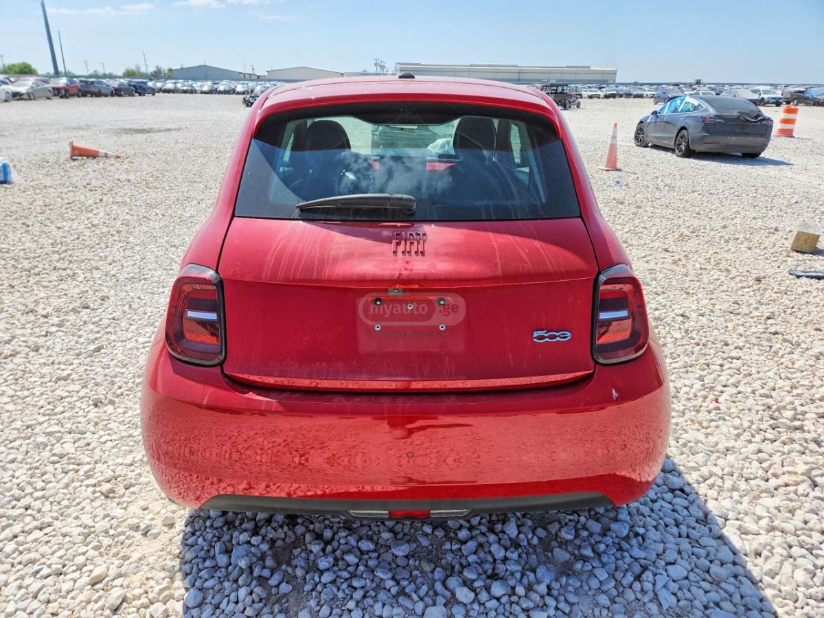 Fiat 500e - фото 6