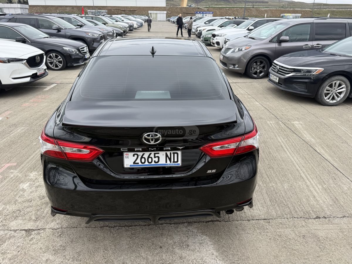 Toyota Camry - фото 4