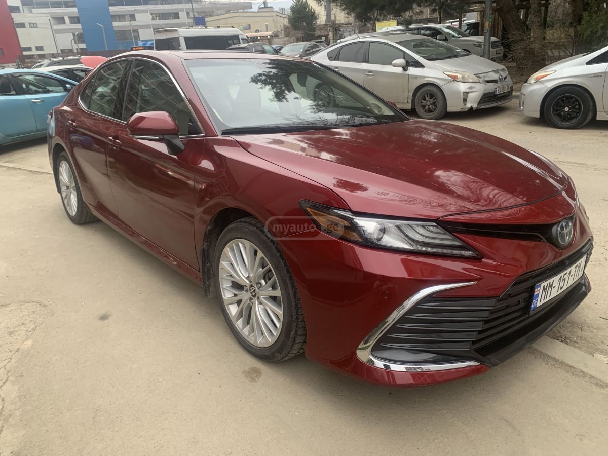 Toyota Camry - фото 1