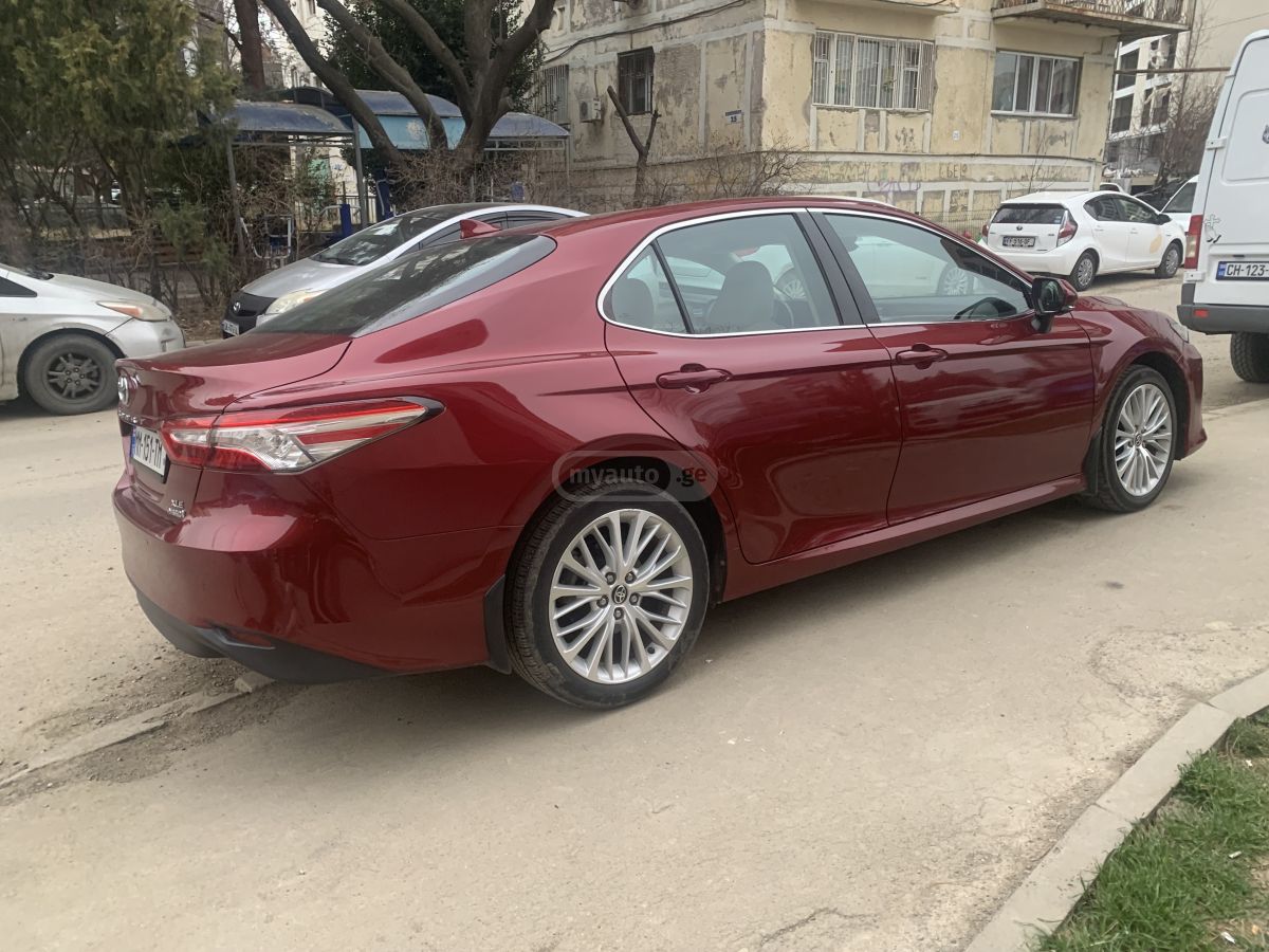 Toyota XLE 4dr Front-Wheel Drive Seda — миниатюра 4
