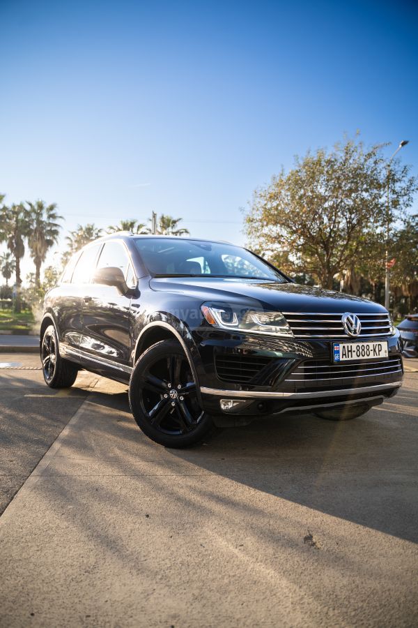 Volkswagen Touareg - фото 1