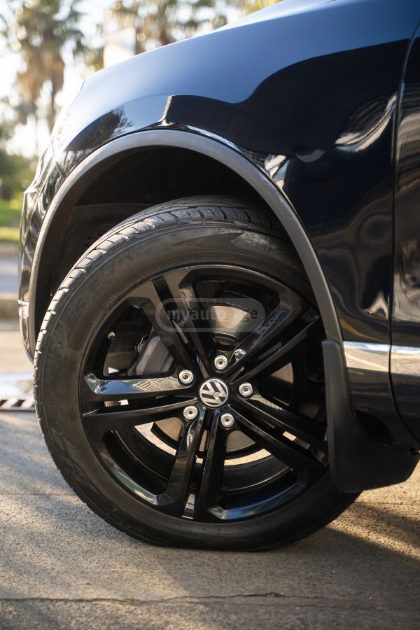 Volkswagen Touareg - фото 12