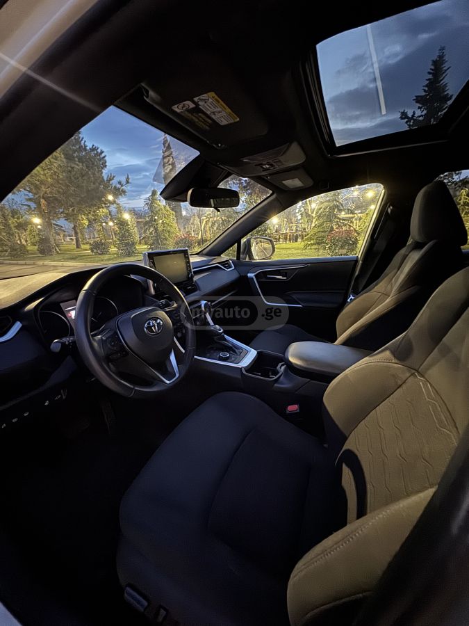 Toyota SE 4dr All-Wheel Drive CVT — миниатюра 10