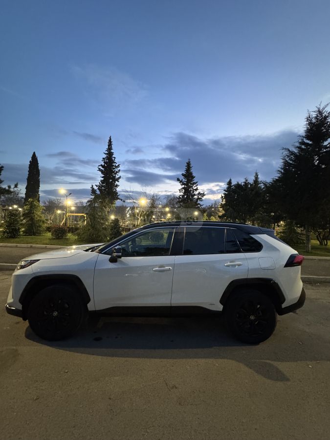 Toyota SE 4dr All-Wheel Drive CVT — миниатюра 4