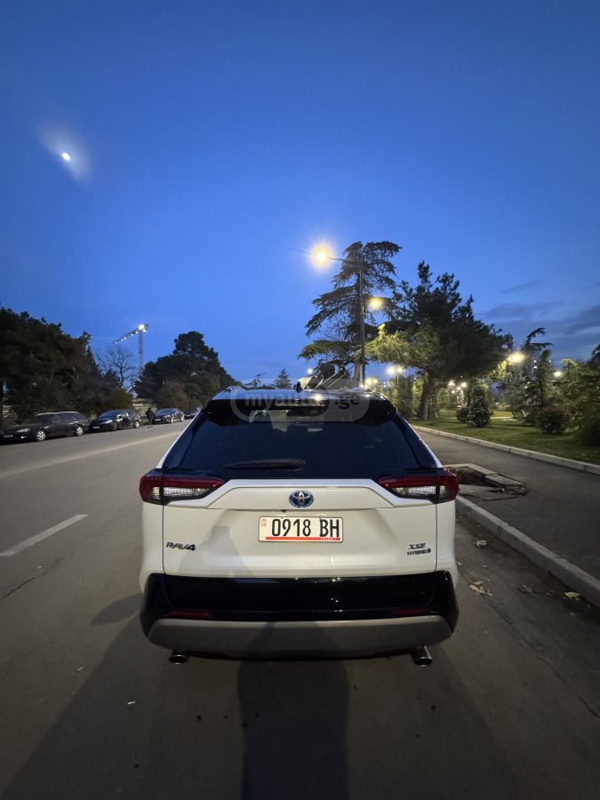 Toyota SE 4dr All-Wheel Drive CVT — миниатюра 5