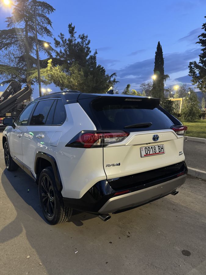 Toyota SE 4dr All-Wheel Drive CVT — миниатюра 6