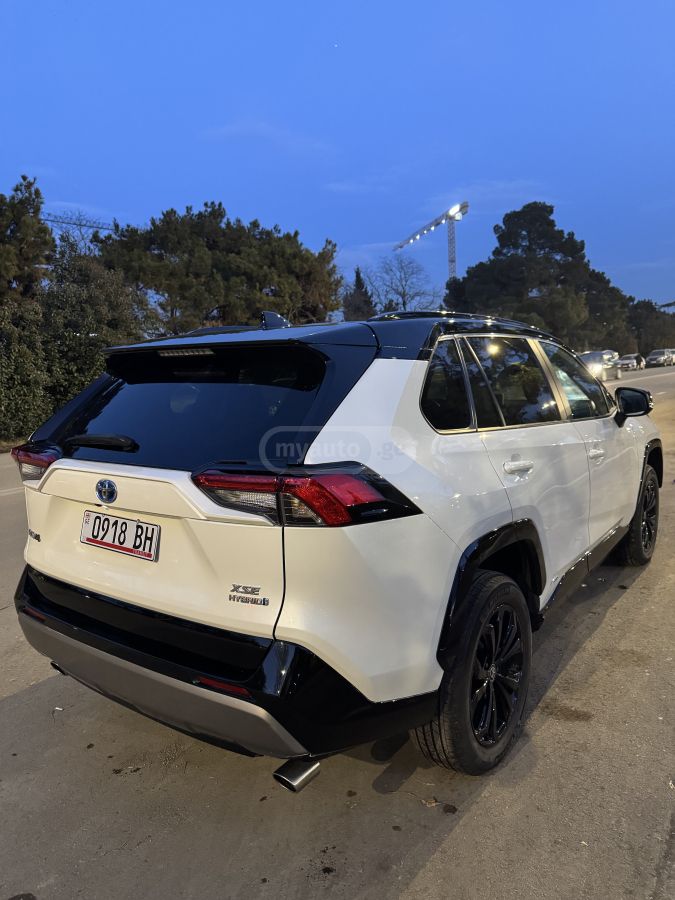 Toyota SE 4dr All-Wheel Drive CVT — миниатюра 7