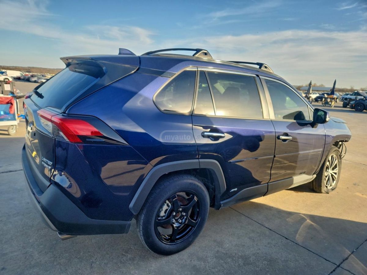Toyota RAV 4 - фото 3
