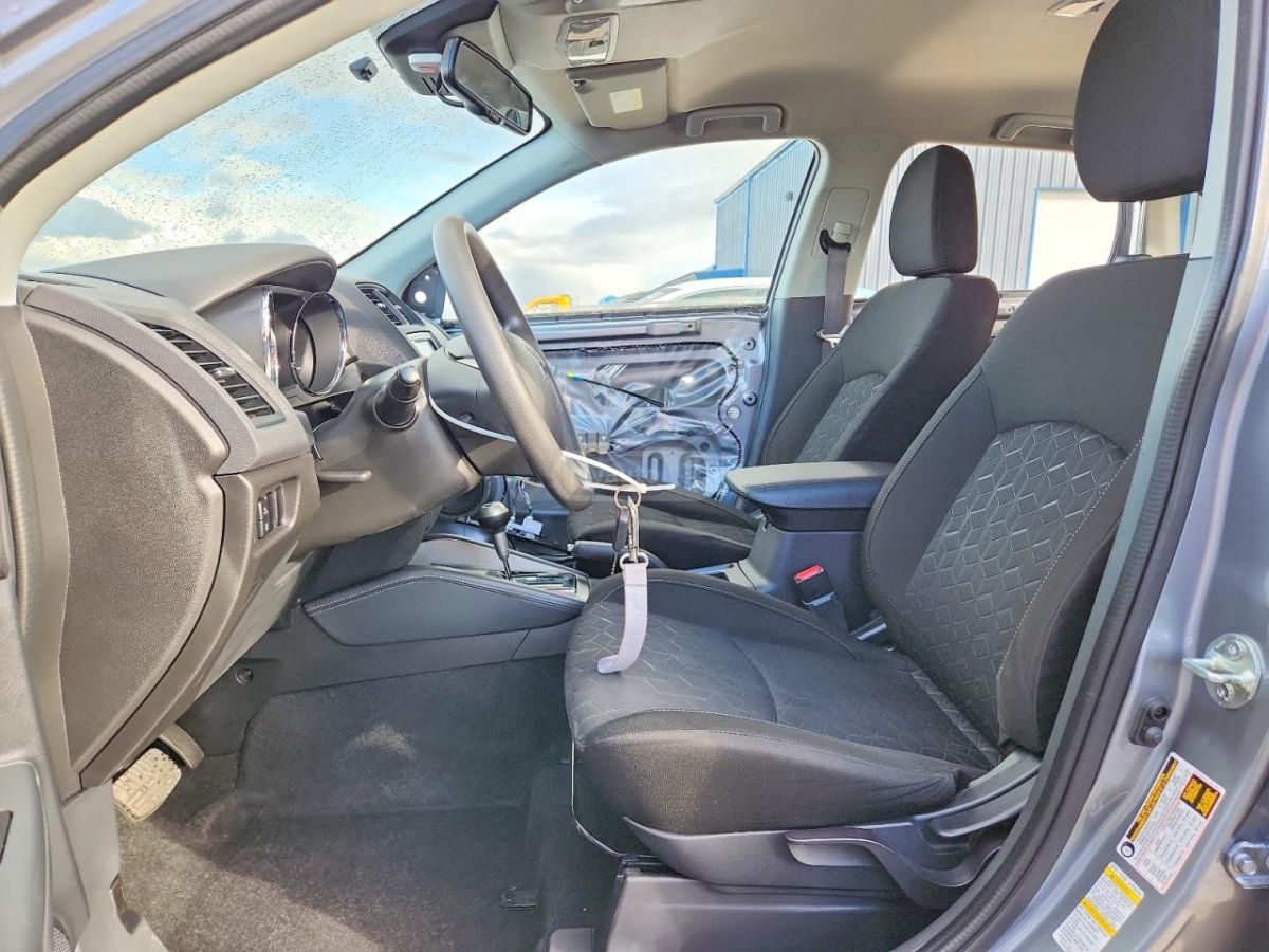 Mitsubishi Sport SE — миниатюра 6