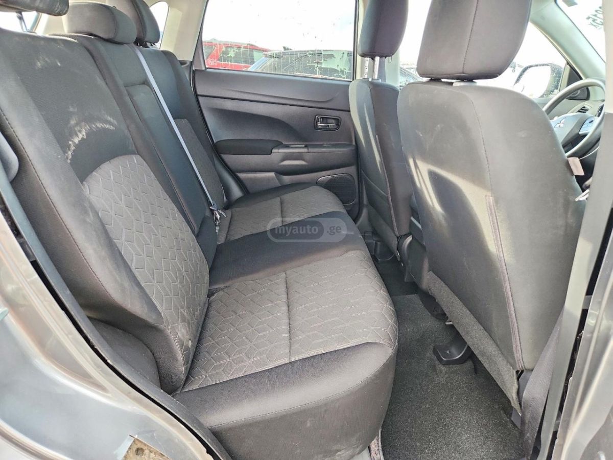 Mitsubishi Sport SE — миниатюра 9