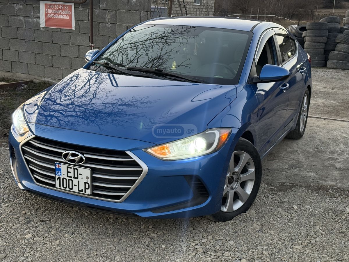 Hyundai Elantra - фото 1