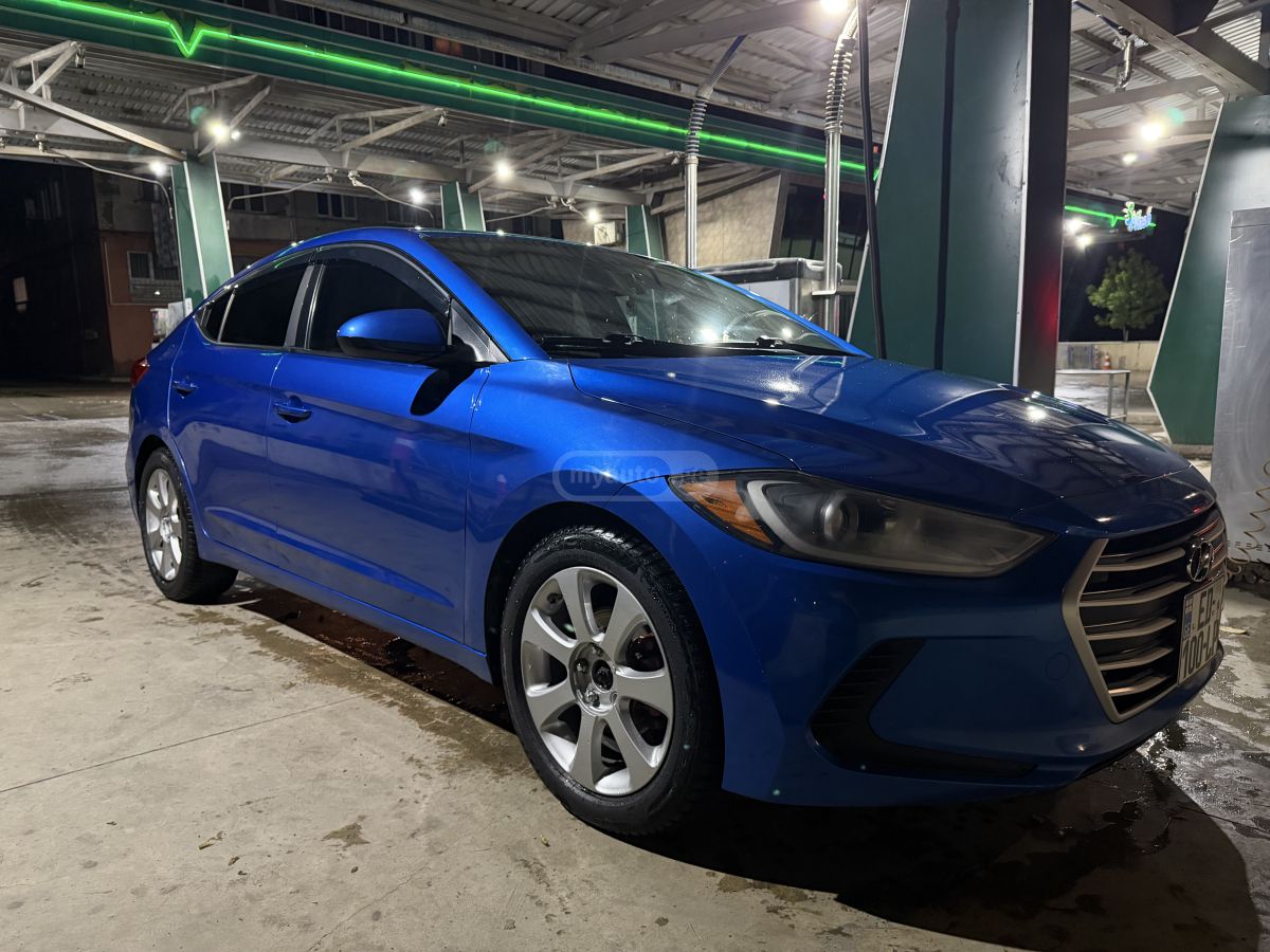 Hyundai Elantra - фото 3