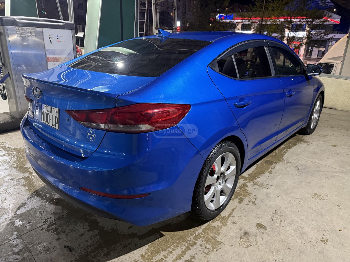 Hyundai Elantra - фото 4