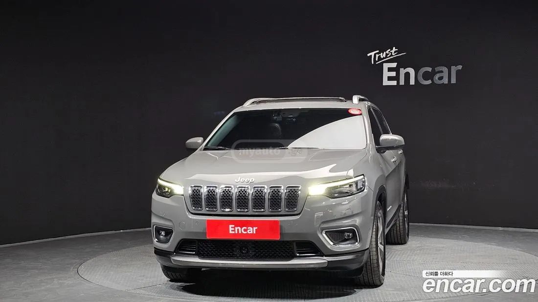 Jeep Cherokee - фото 3