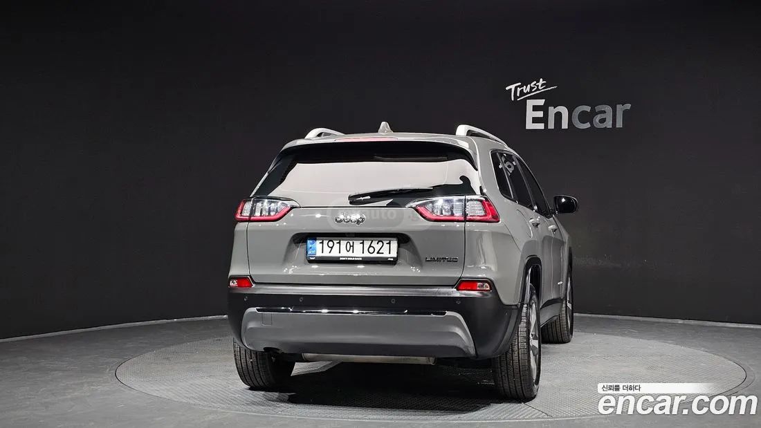 Jeep Cherokee - фото 4