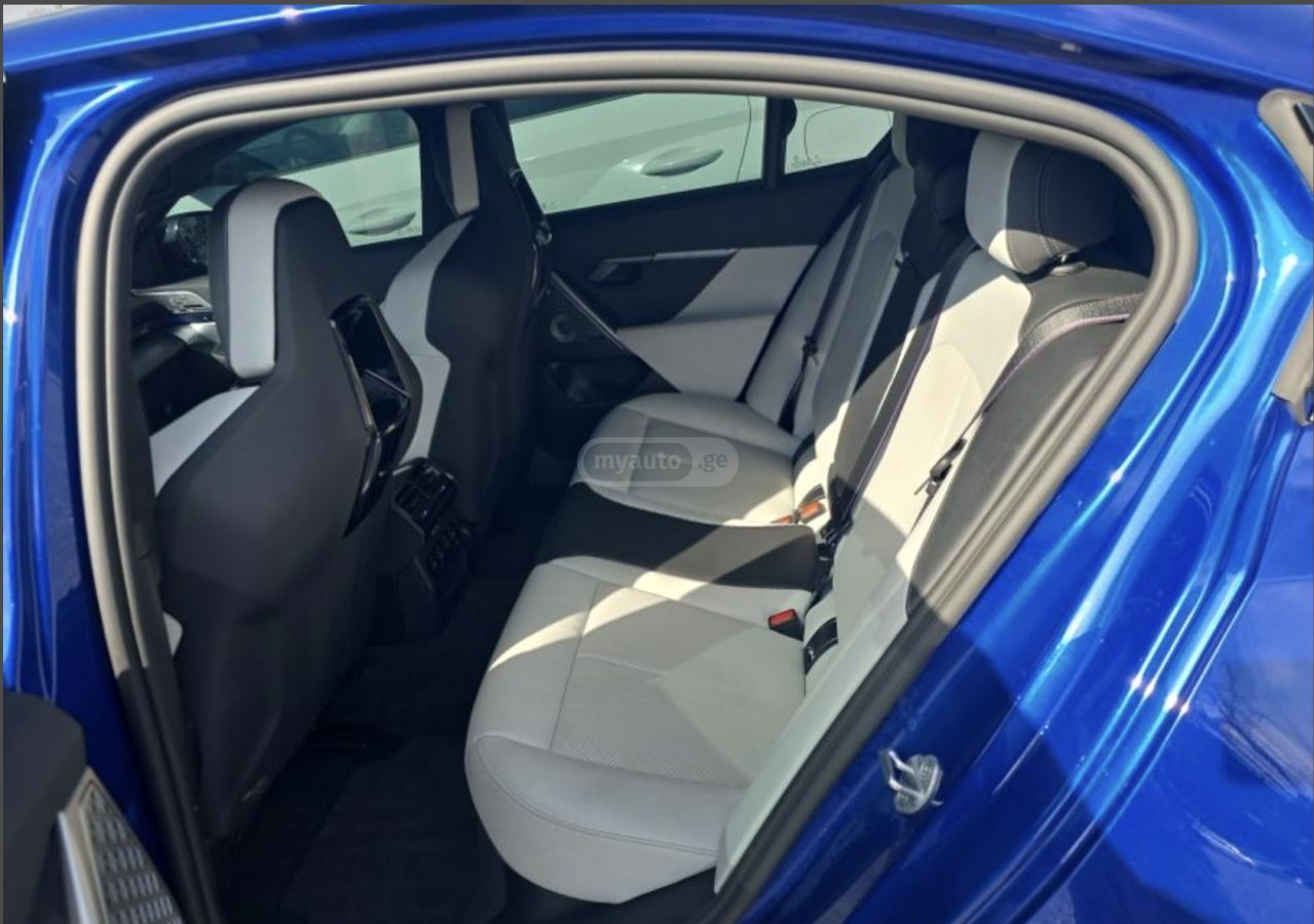 BMW  — миниатюра 10