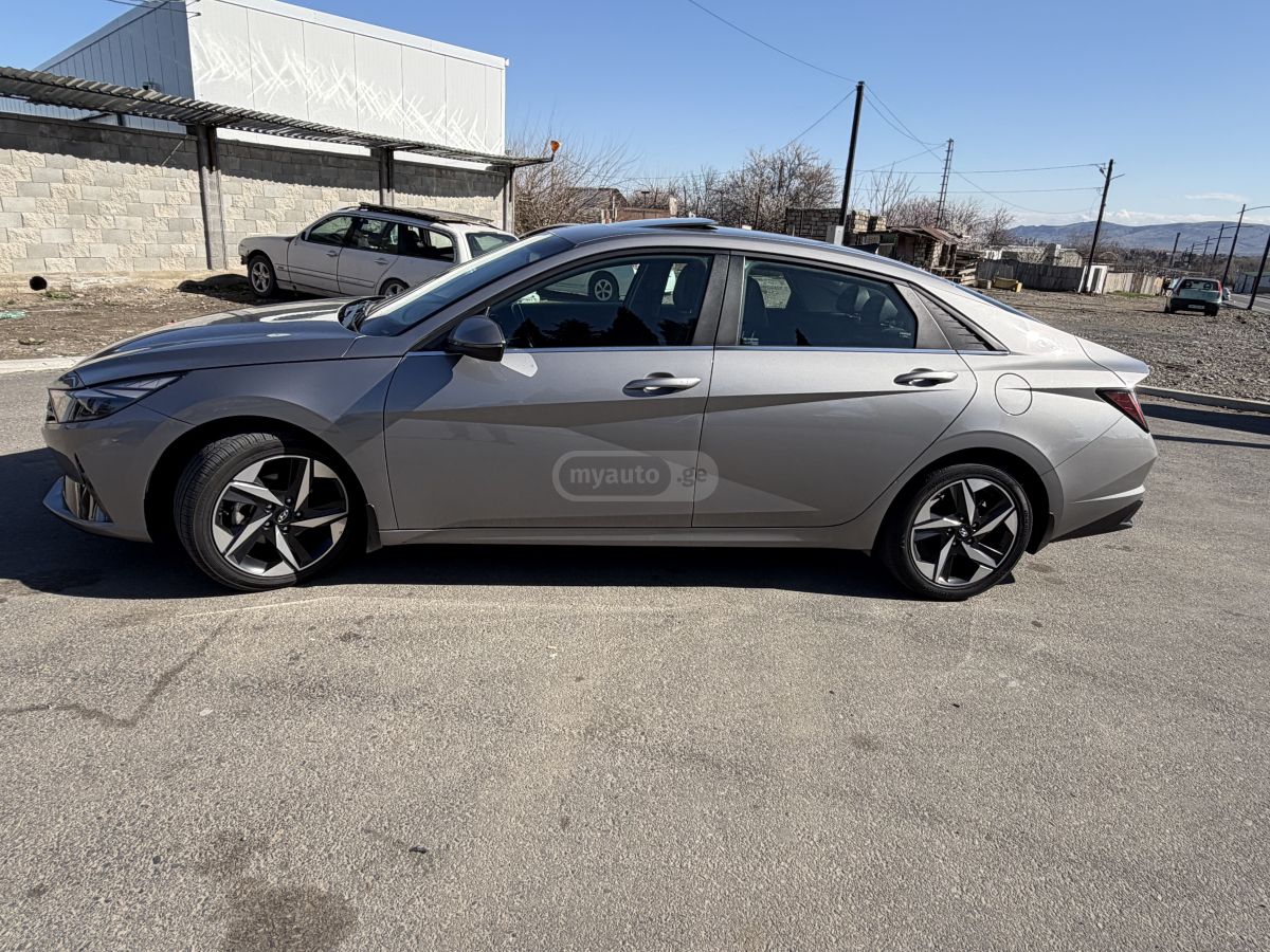 Hyundai Limited 4dr Sedan — миниатюра 3