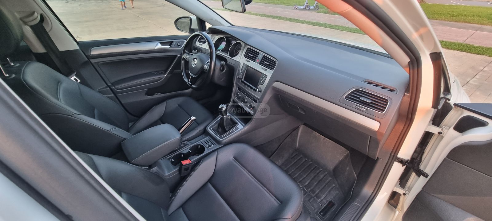 Volkswagen Golf - фото 9