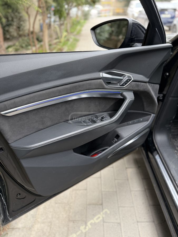 Audi E-Tron - фото 13