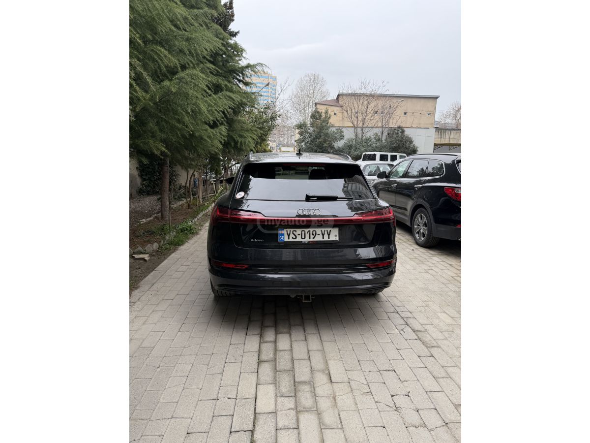 Audi E-Tron - фото 3