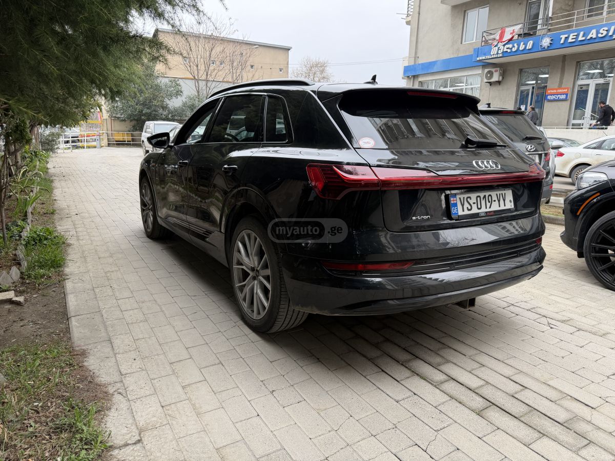 Audi E-Tron - фото 4