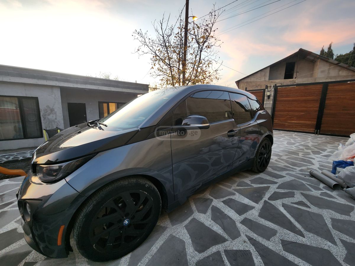 BMW I3 - фото 1