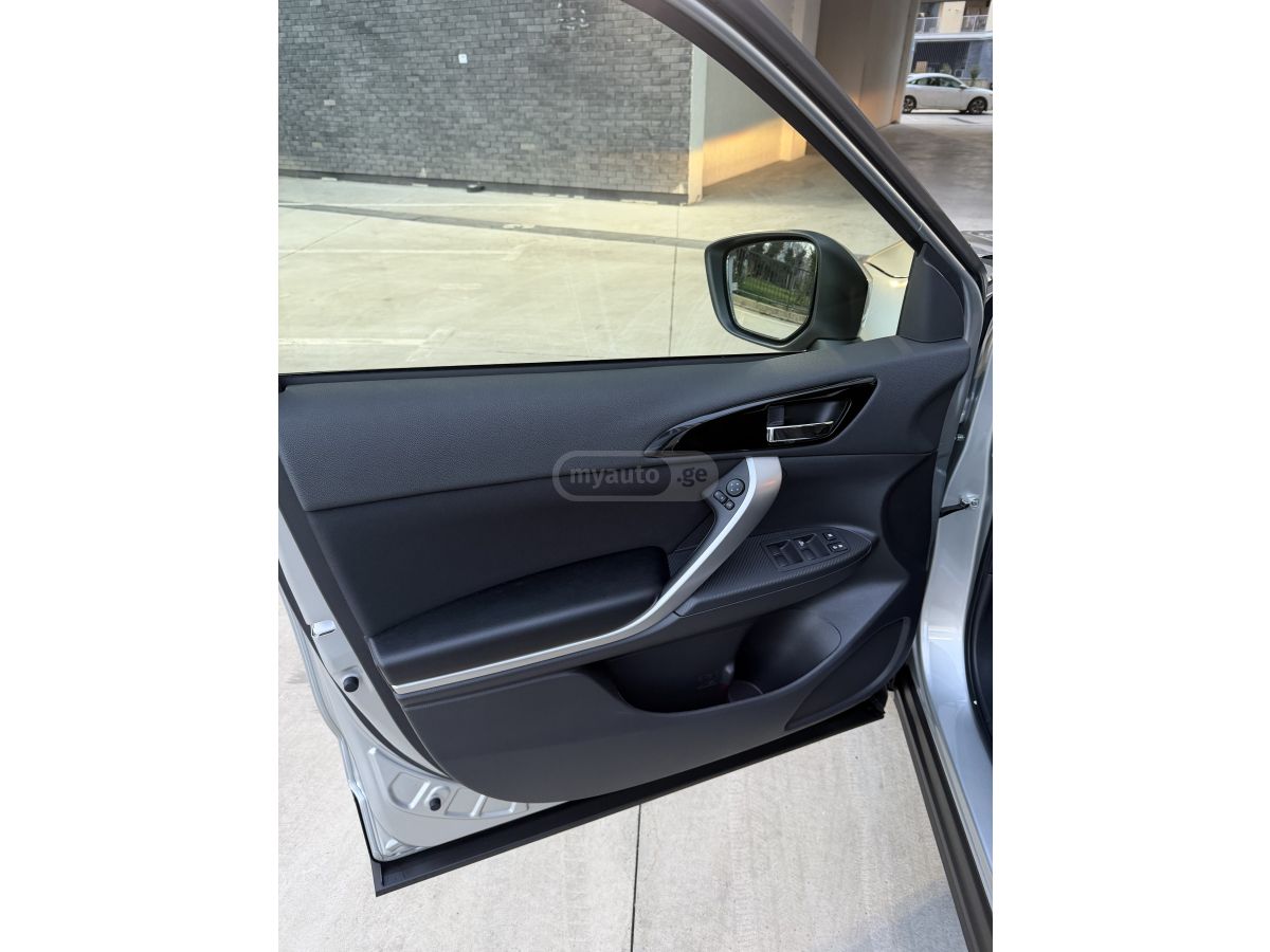 Mitsubishi 4WD 152л.с — миниатюра 9