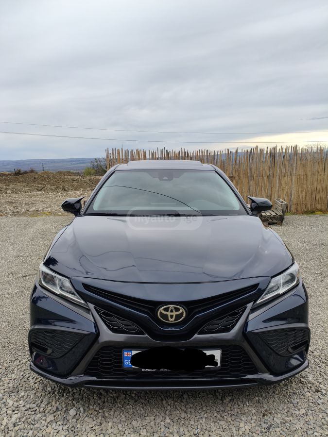 Toyota Camry - фото 1