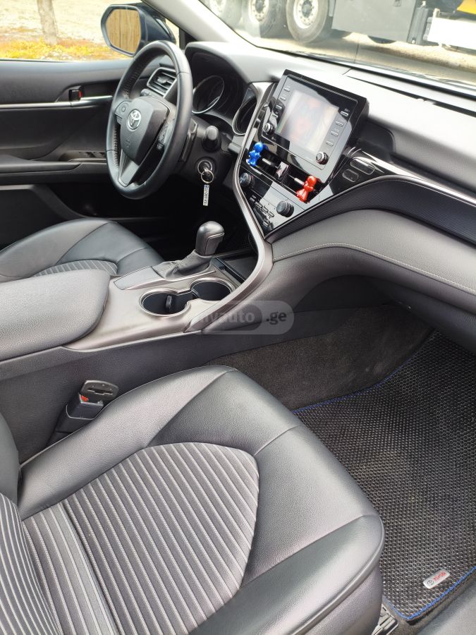 Toyota Camry - фото 4