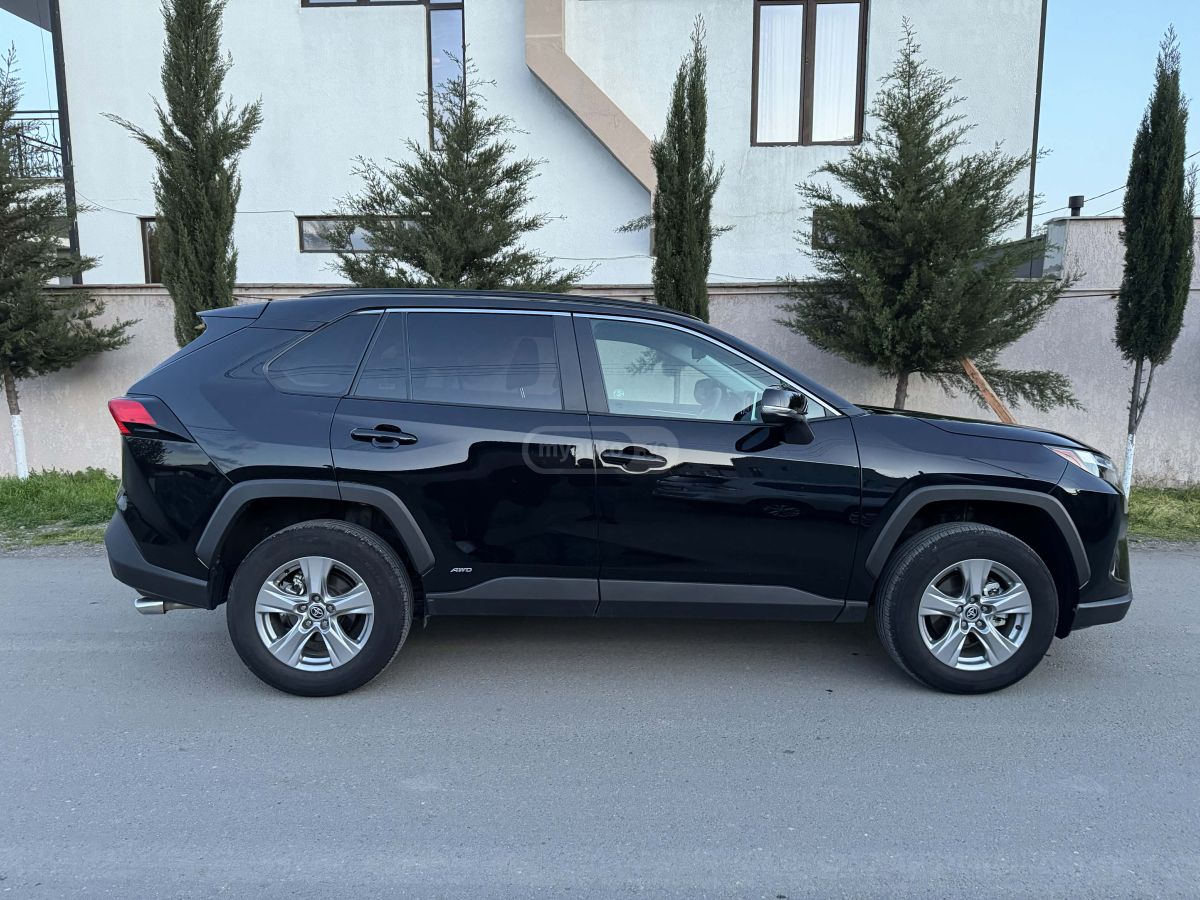 Toyota RAV 4 - фото 3