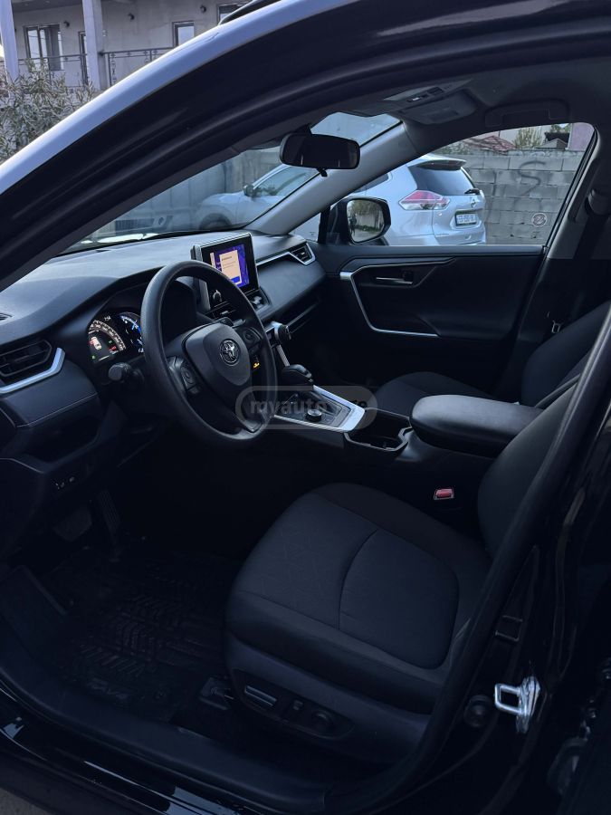 Toyota RAV 4 - фото 5